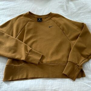 Nike Women’s Versa Slash Training Crew Sweatshirt Small